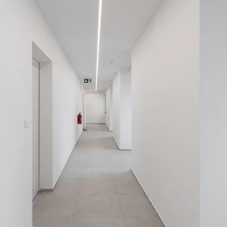 Apartment Brand New Modern - Workspace Balcony & Parking *