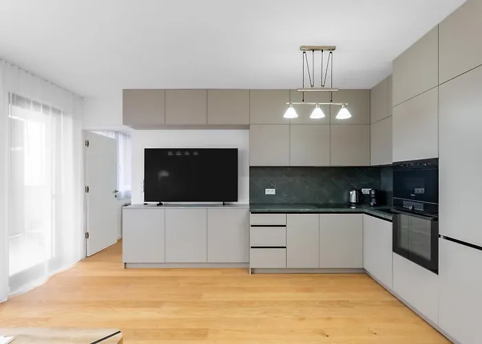 Brand New Modern - Workspace Balcony & Parking Apartment Pressburg