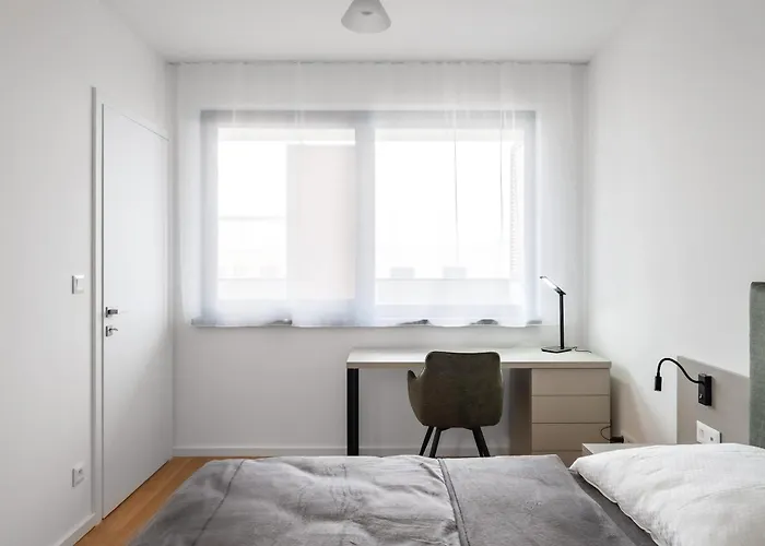 Apartment Brand New Modern - Workspace Balcony & Parking Pressburg